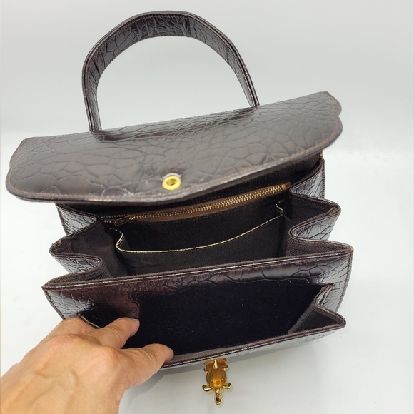 Vintage Brown Crocks embossed Small purse with Gold Turtle Accents Closure - Picture 15 of 16